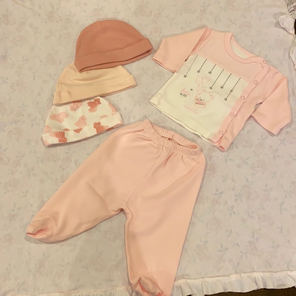 3 month 5 items BUNDLE (3 hats and a matching set top bottom)